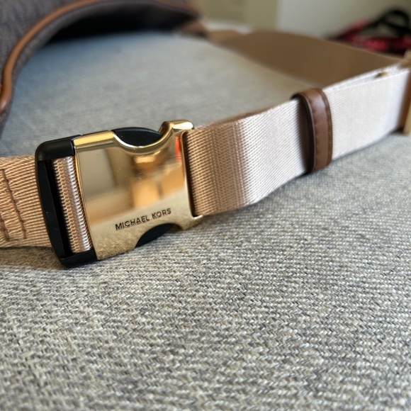 Michael Kors Kenly waist belt bag NEW - Picture 3 of 8